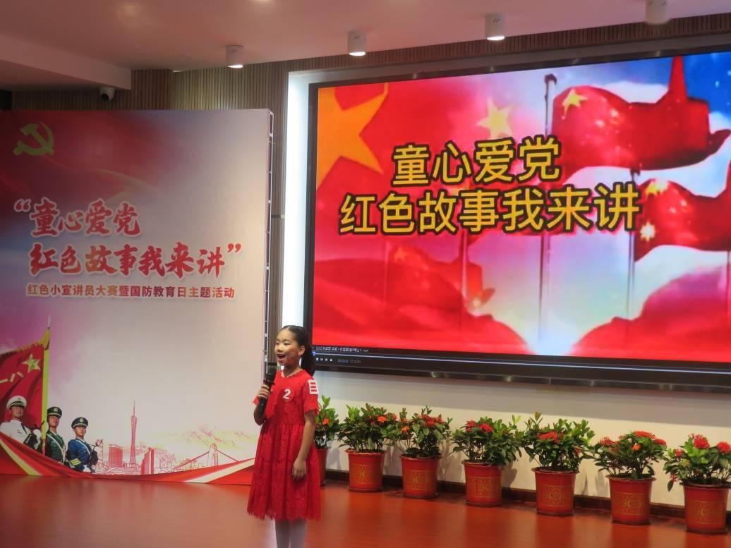 救援秀气的男孩